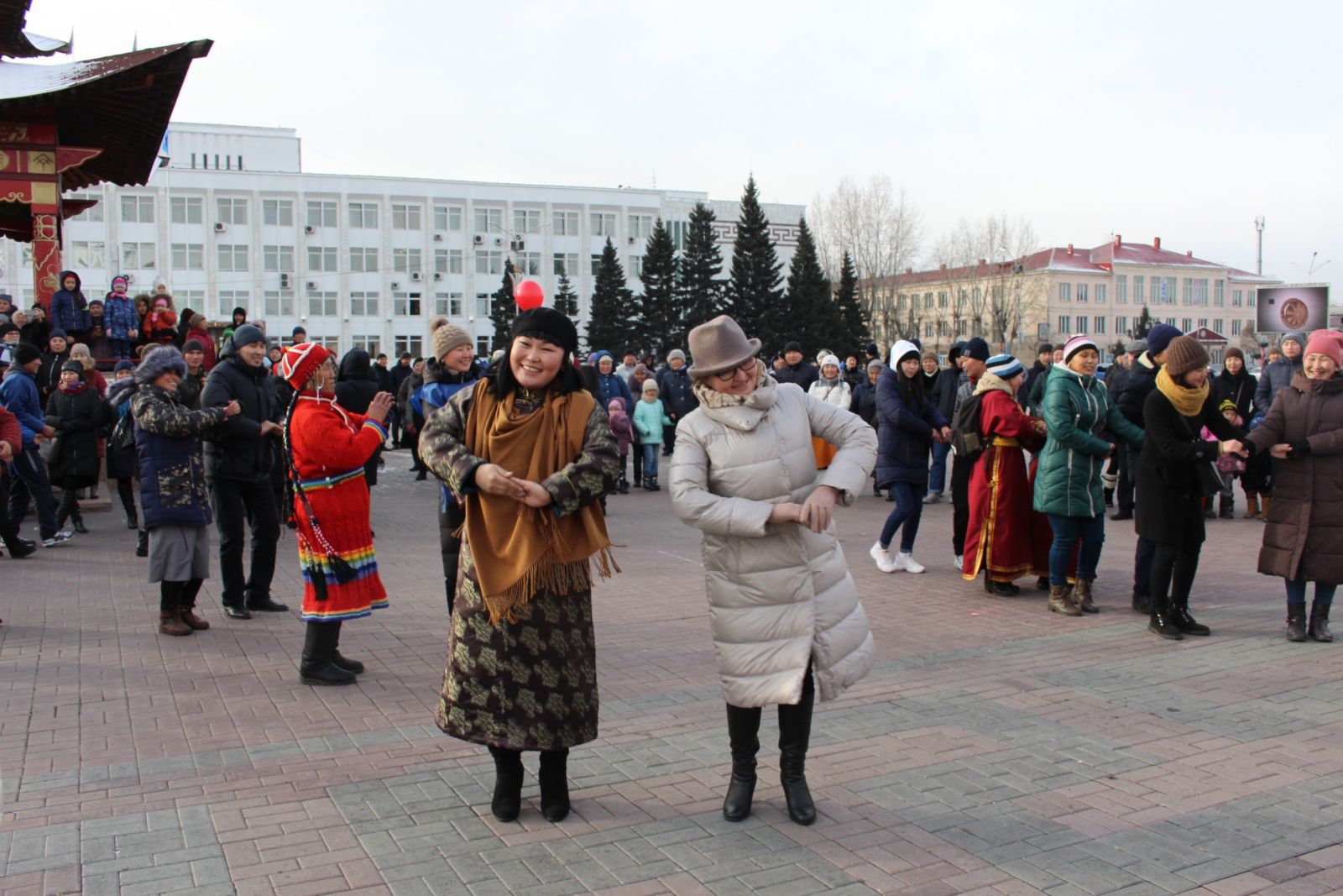 Тыва население численность. Площадь Арата Кызыл. Кызыл жители.